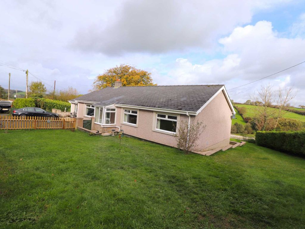 3 bed bungalow for sale in New Cross, Aberystwyth SY23, £425,000