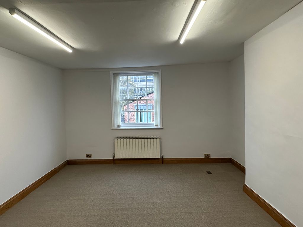 Office to let in Watergate Street, Chester CH1, £4,165 pa