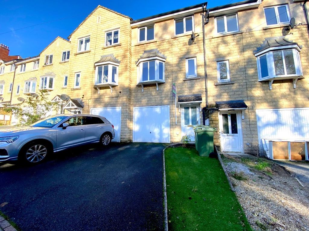 3 bed town house for sale in Victoria Court, Longwood, Huddersfield HD3, £174,995