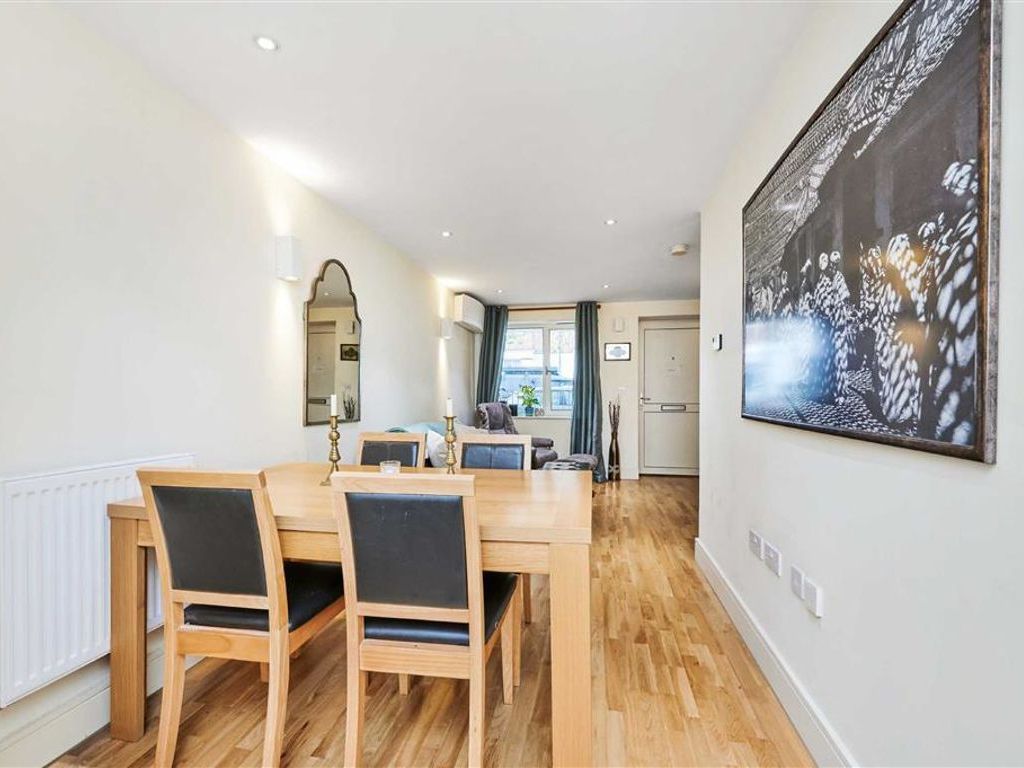 1 bed flat for sale in Liberty Street, London SW9, £375,000