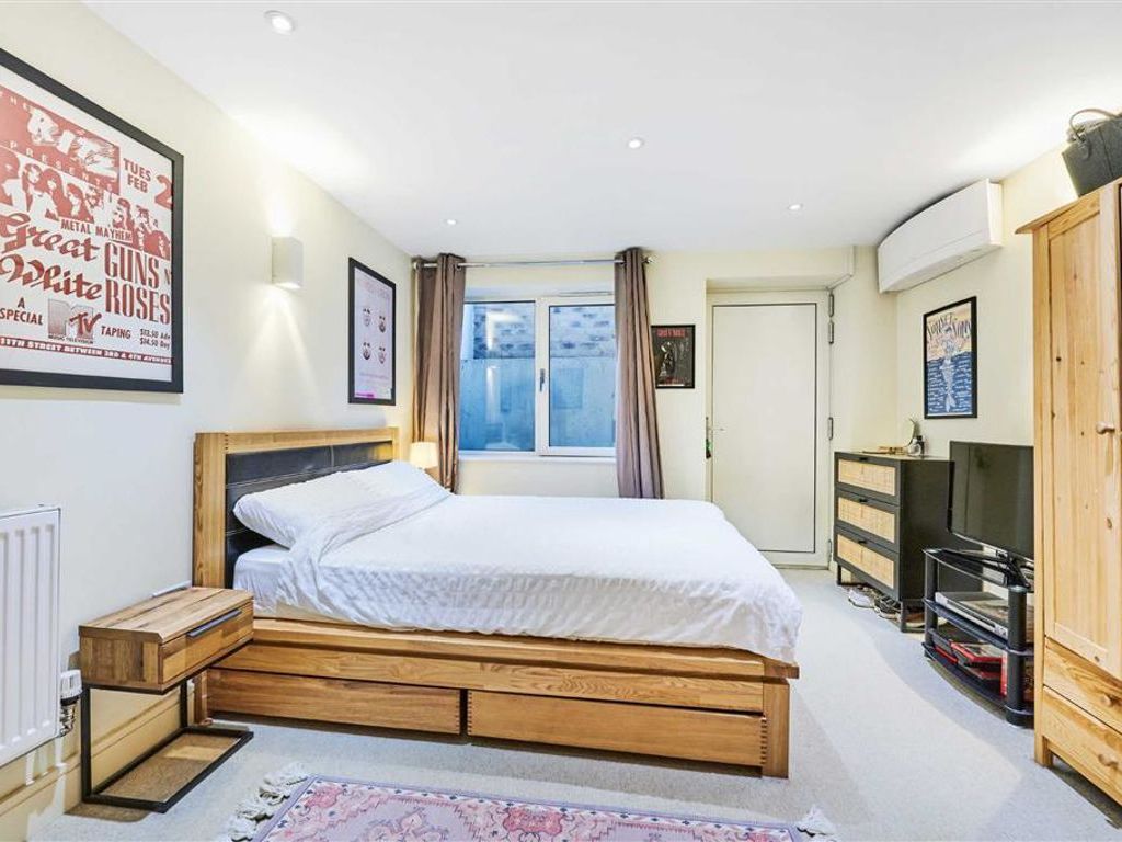 1 bed flat for sale in Liberty Street, London SW9, £375,000