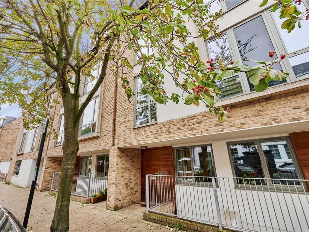 1 bed flat for sale in Liberty Street, London SW9, £375,000