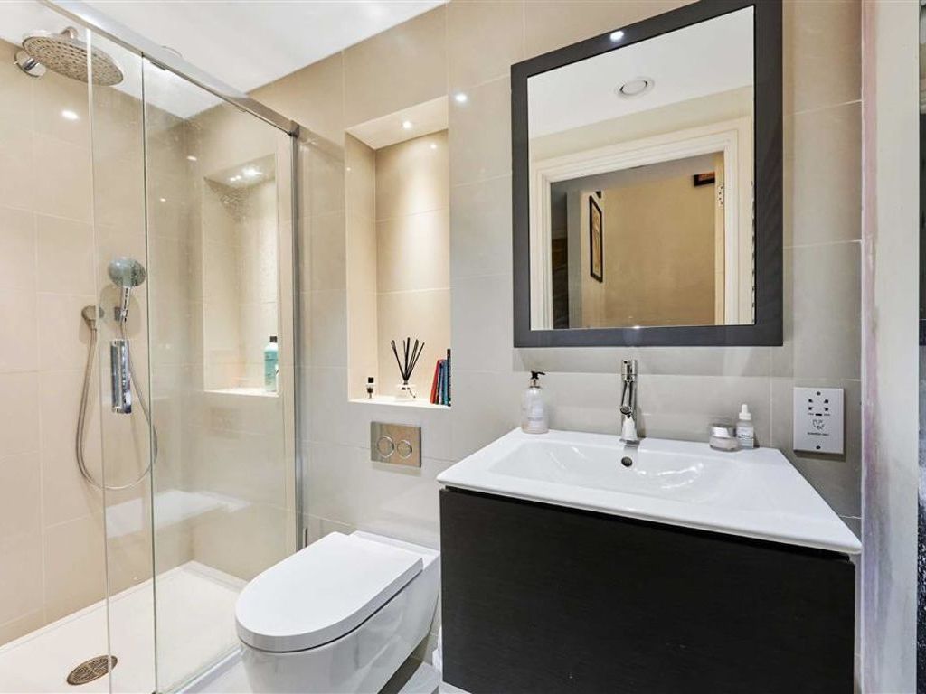 1 bed flat for sale in Liberty Street, London SW9, £375,000