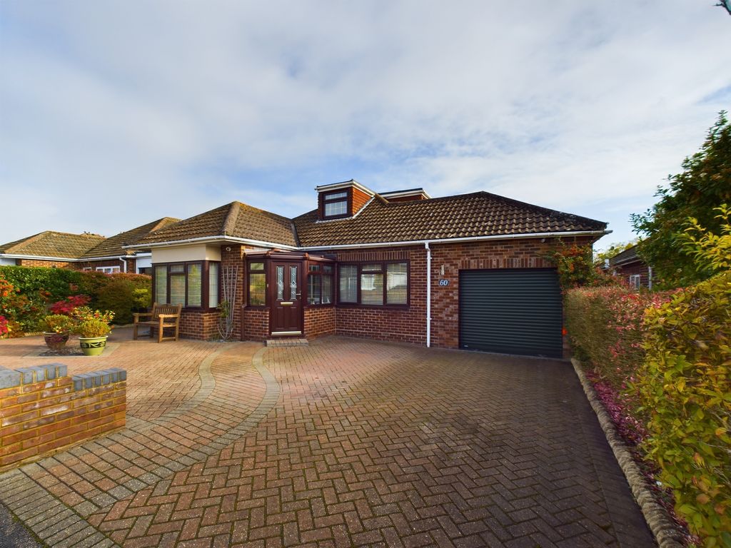 3 bed detached house for sale in Heath Road, Pamber Heath RG26, £650,000