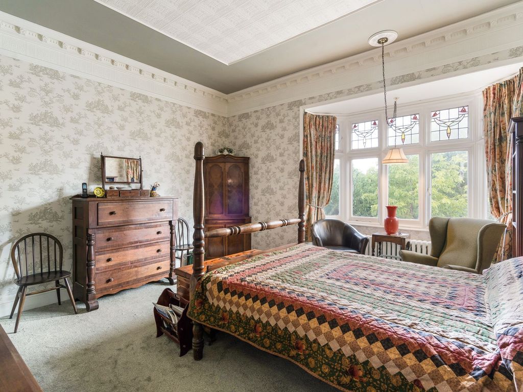 4 bed terraced house for sale in Chestnut Walk, Stratford-Upon-Avon CV37, £825,000