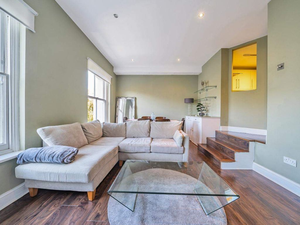 2 bed flat for sale in Belgrave Gardens, London NW8, £695,000