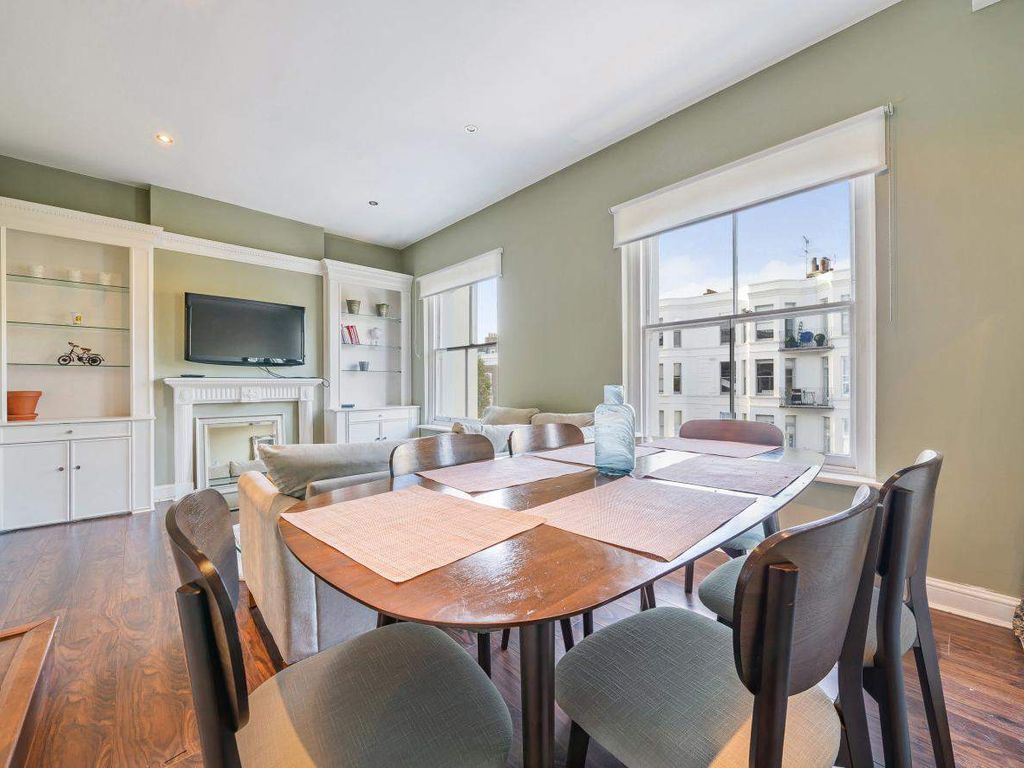 2 bed flat for sale in Belgrave Gardens, London NW8, £695,000