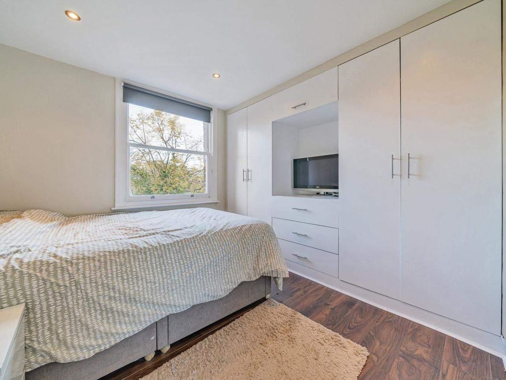 2 bed flat for sale in Belgrave Gardens, London NW8, £695,000