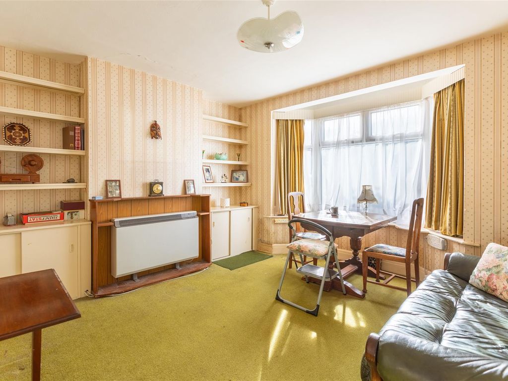 3 bed property for sale in Amherst Crescent, Hove BN3, £450,000