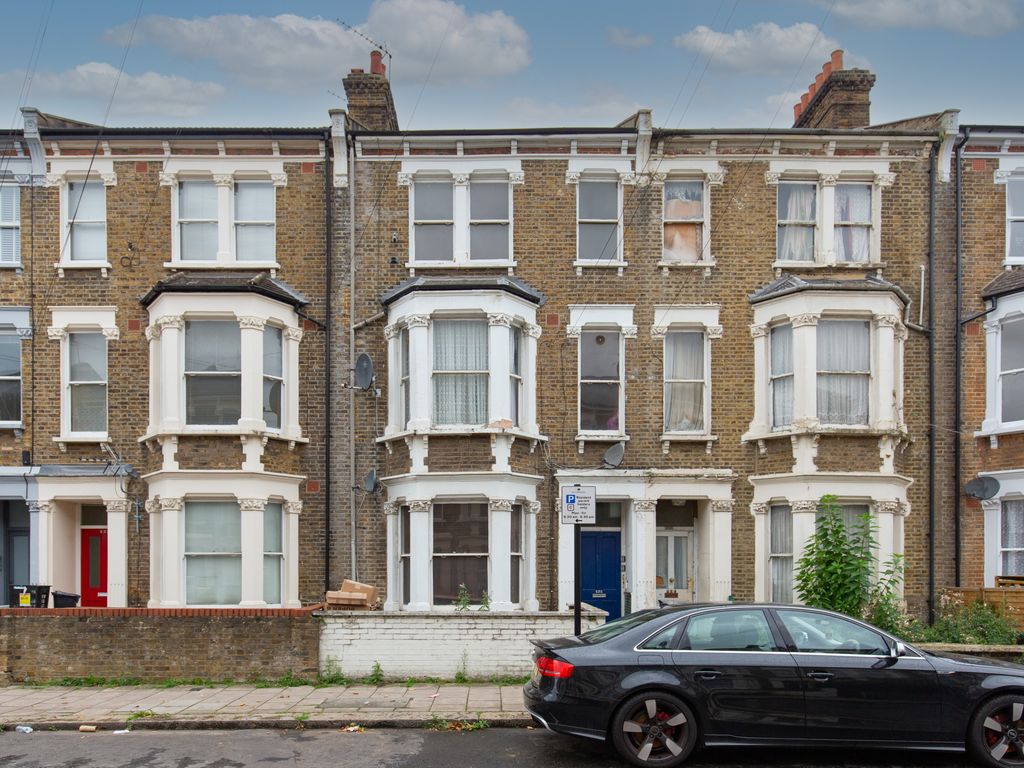 2 bed flat for sale in Portnall Road, London W9, £340,000