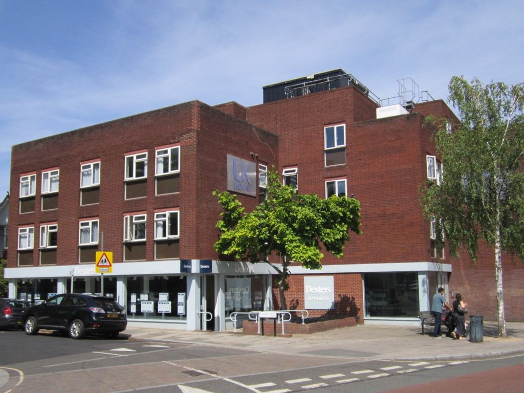 Office to let in Heath Road, Twickenham TW1, £30,000 pa