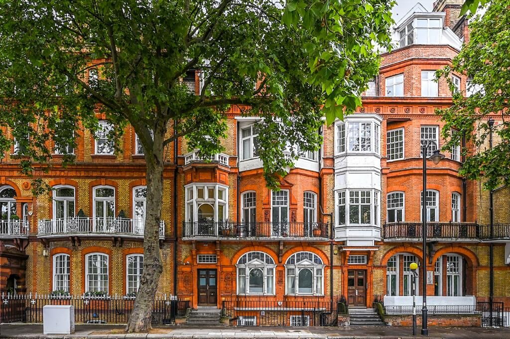 3 bed flat for sale in Chelsea Embankment, London SW3, £1,575,000