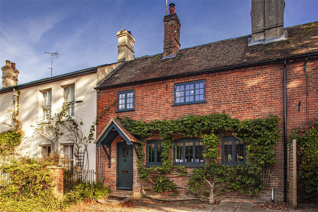 3 bed property for sale in Cleeve House Cottage, Goring On Thames RG8, £685,000