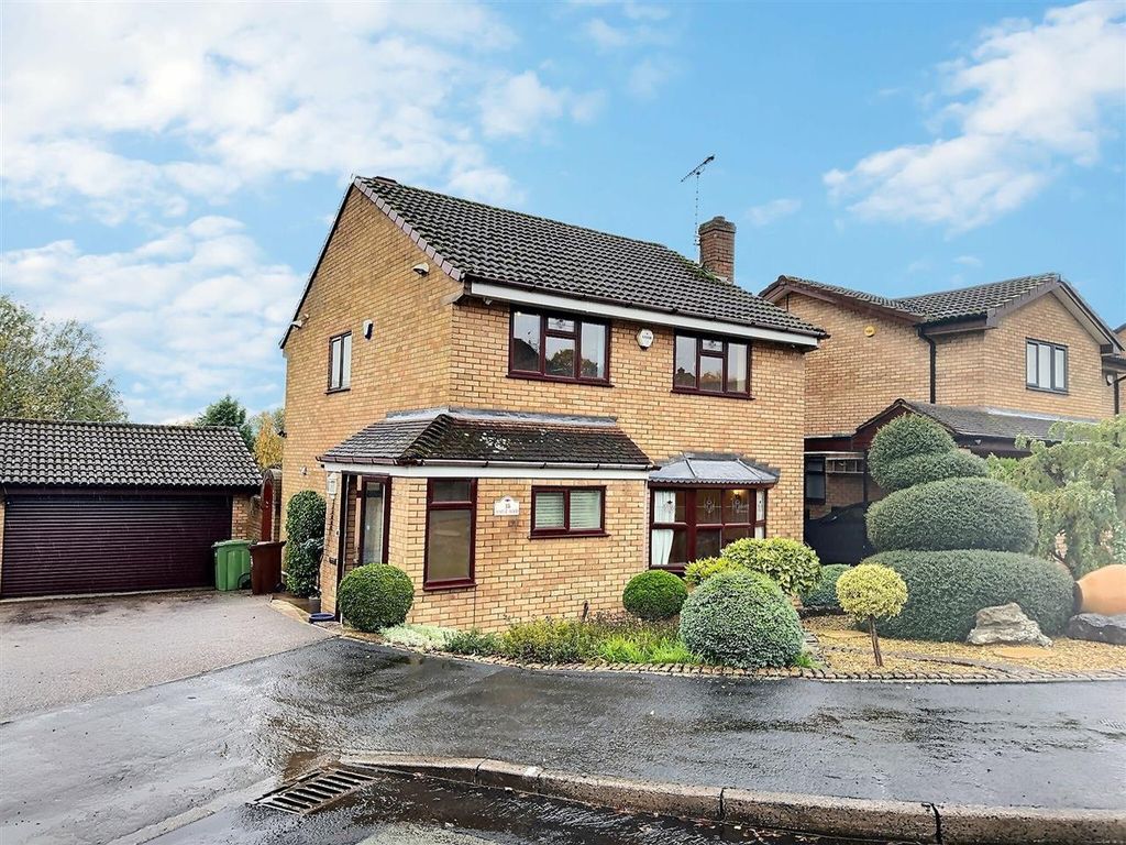 3 bed detached house for sale in Maple Wood, Stafford ST17, £415,000