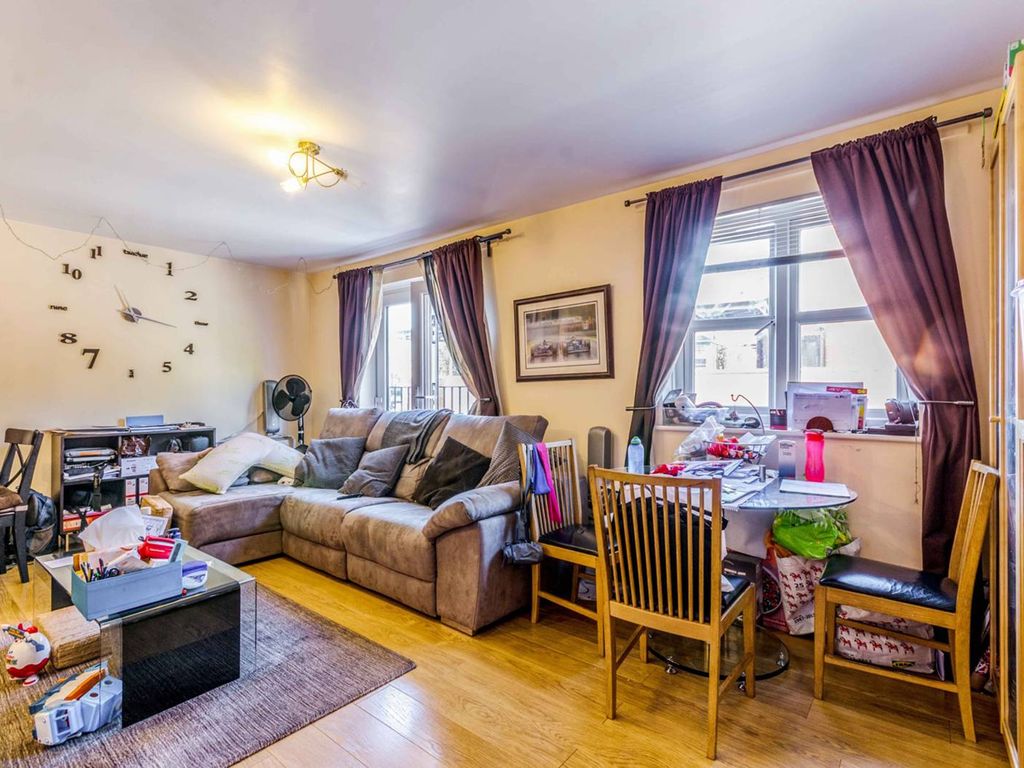 2 bed property for sale in Caravel Close, Isle Of Dogs, London E14, £425,000