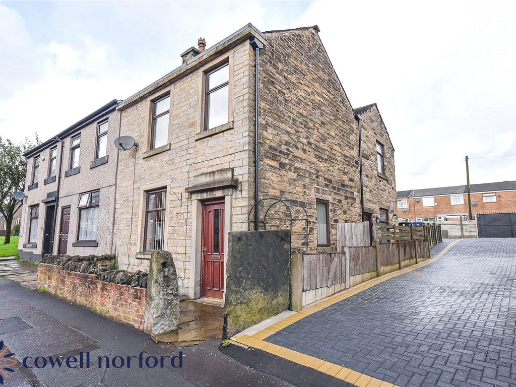 3 bed end terrace house to rent in Edenfield Road, Rochdale, Greater Manchester OL12, £875 pcm