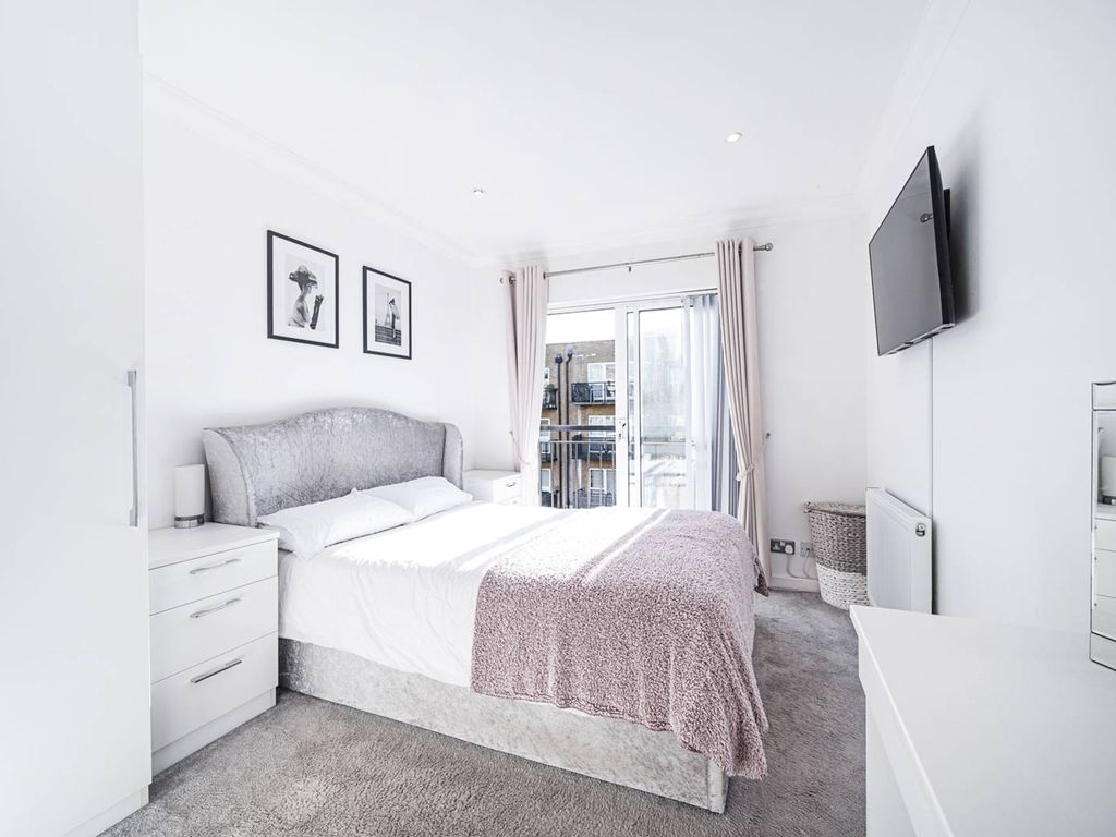 2 bed flat for sale in Bacon Street, Shoreditch, London E2, £675,000