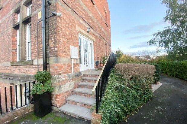 2 bed flat to rent in Crookbarrow Road, Worcester WR5, £900 pcm