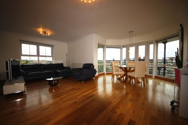 3 bed flat to rent in Richmond Road, Kingston Upon Thames KT2, £2,150 pcm