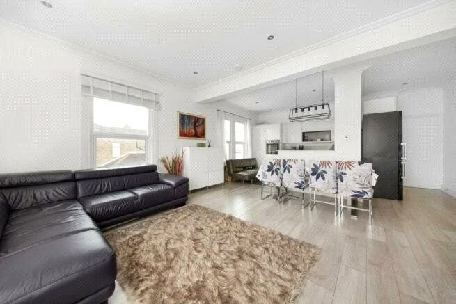 2 bed flat for sale in Marlow Road, London SE20, £375,000