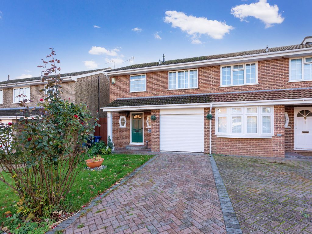 3 bed end terrace house for sale in Beverley Gardens, Cranbrook Drive, Maidenhead, Berkshire SL6, £495,000