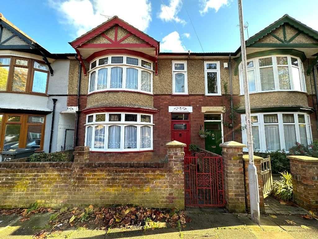 3 bed terraced house for sale in Tennyson Road, South Luton, Luton, Bedfordshire LU1, £350,000
