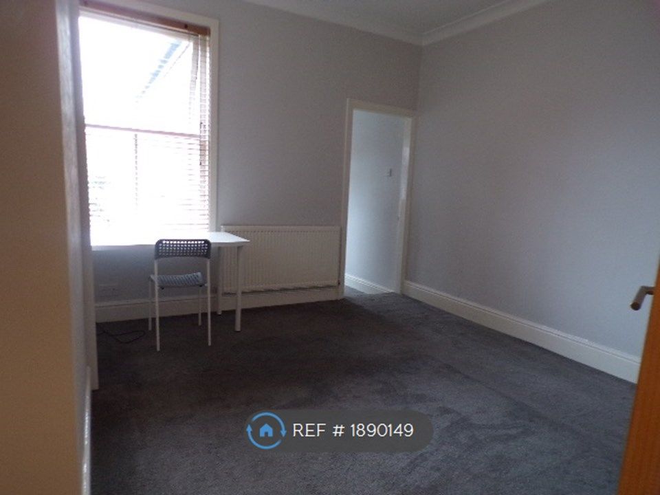2 bed end terrace house to rent in Bristol Road, Coventry CV5, £1,300 pcm