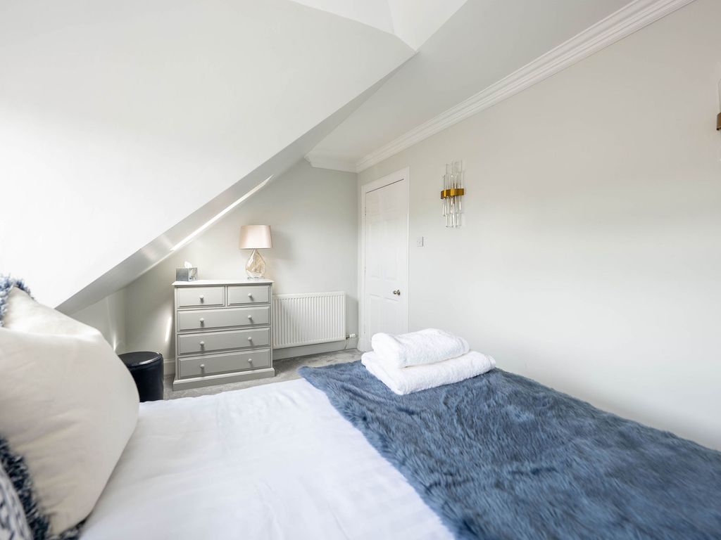 3 bed flat to rent in Hanover Street, Edinburgh EH2, £10,500 pcm