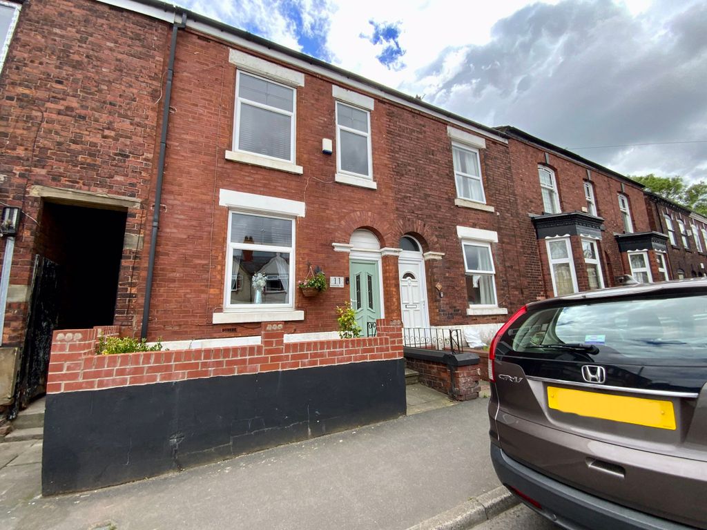 3 bed terraced house to rent in Haughton Green Road, Denton, Manchester M34, £1,100 pcm