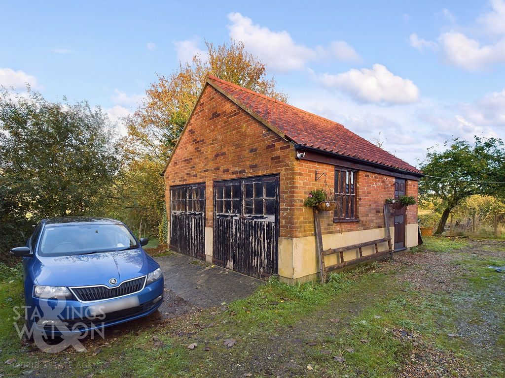 3 bed cottage for sale in Acle Road, Moulton St. Mary, Norwich NR13, £375,000