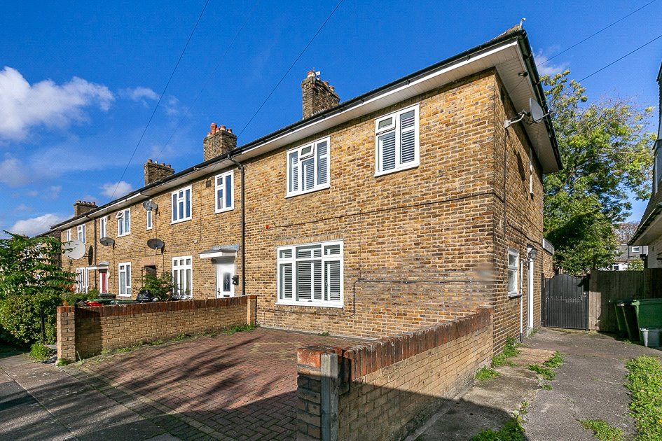4 bed end terrace house for sale in Swallands Road, Bellingham, Catford, London SE6, £475,000