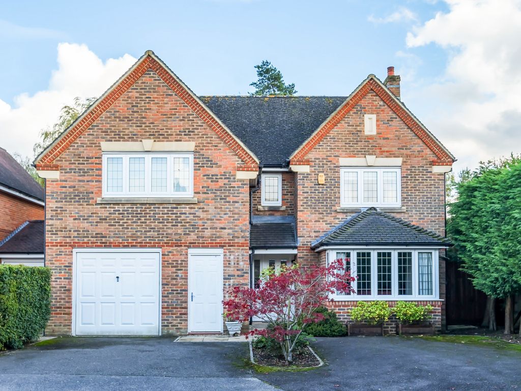 4 bed detached house for sale in Kenilworth Place, Billingshurst, West Sussex RH14, £700,000