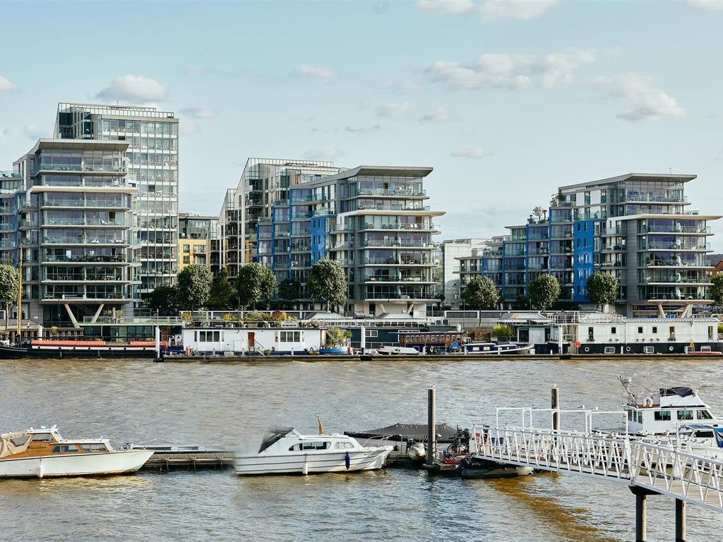 2 bed flat for sale in Riverside Quarter, Wandsworth SW18, £895,000