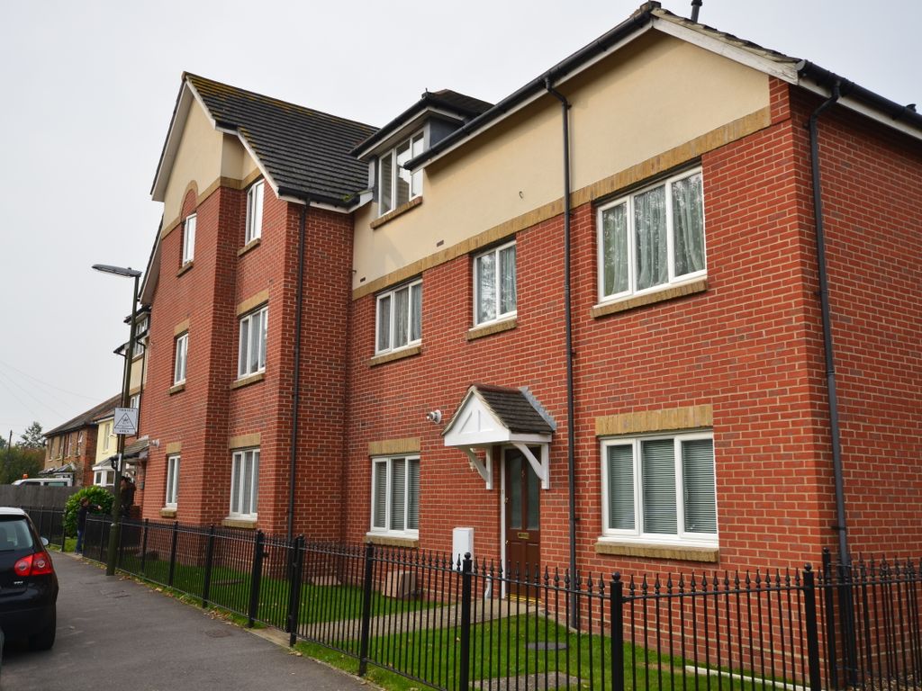 2 bed flat to rent in Westloats Lane, Bognor Regis PO21, £1,000 pcm