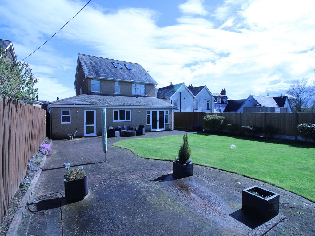 4 bed detached house for sale in Newport Road, New Inn NP4, £435,000