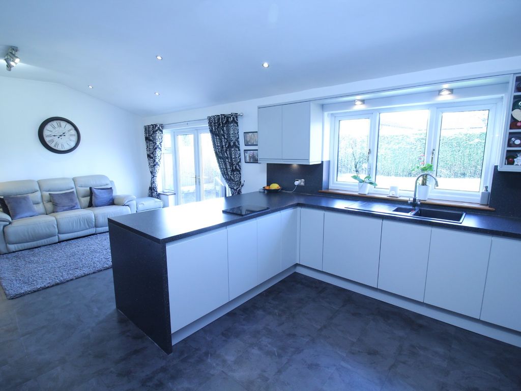 4 bed detached house for sale in Newport Road, New Inn NP4, £435,000