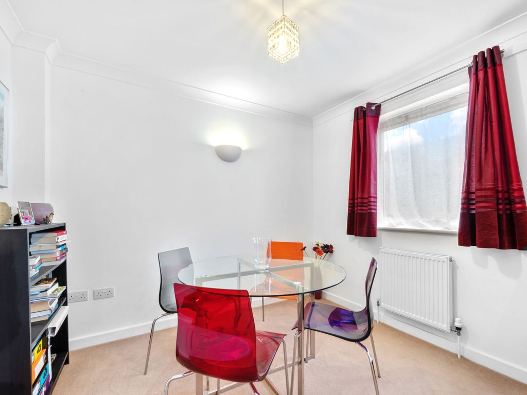 2 bed flat for sale in Nelson Grove Road, London, Greater London SW19, £350,000