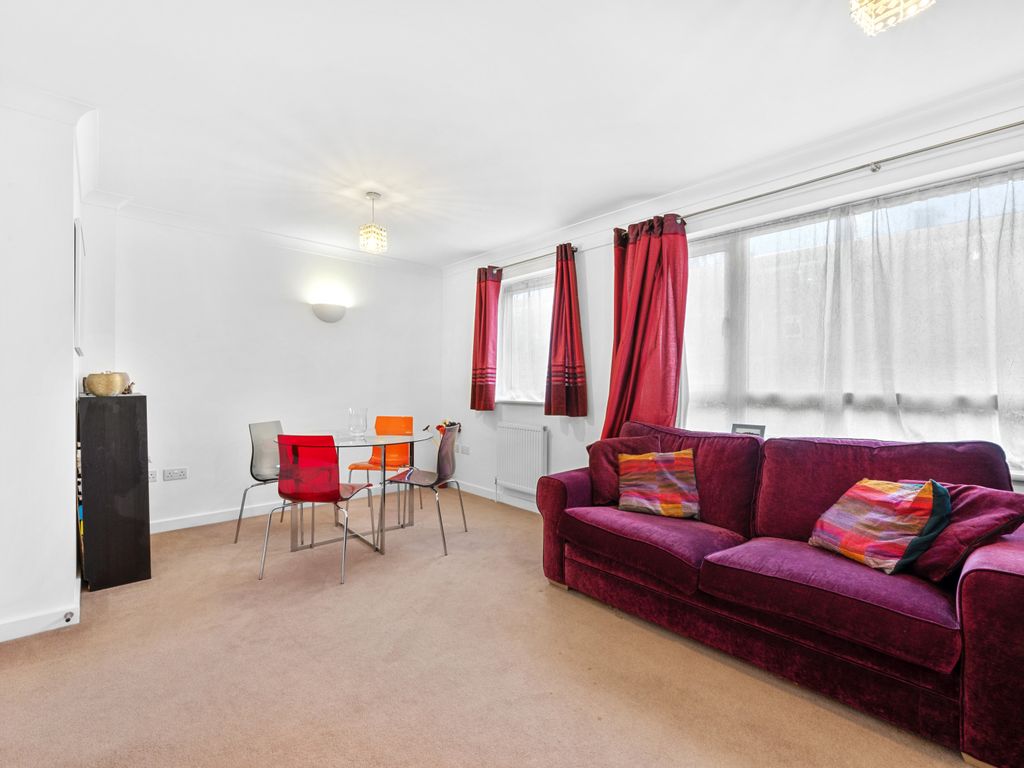 2 bed flat for sale in Nelson Grove Road, London, Greater London SW19, £350,000