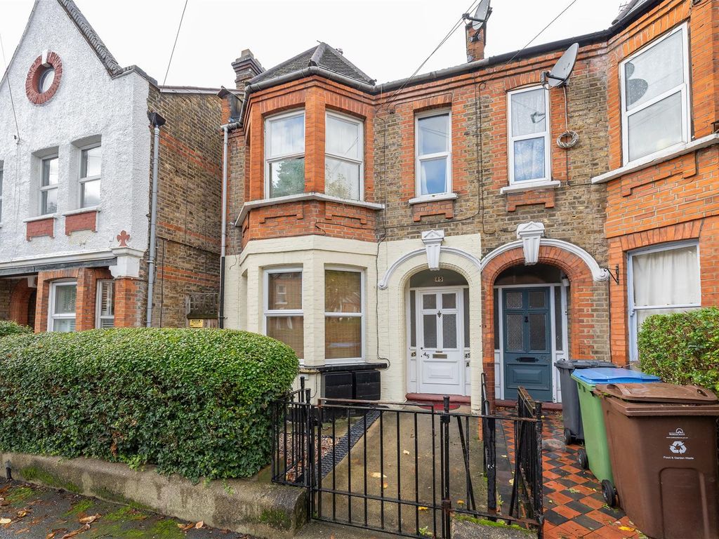 1 bed flat for sale in Carr Road, London E17, £350,000