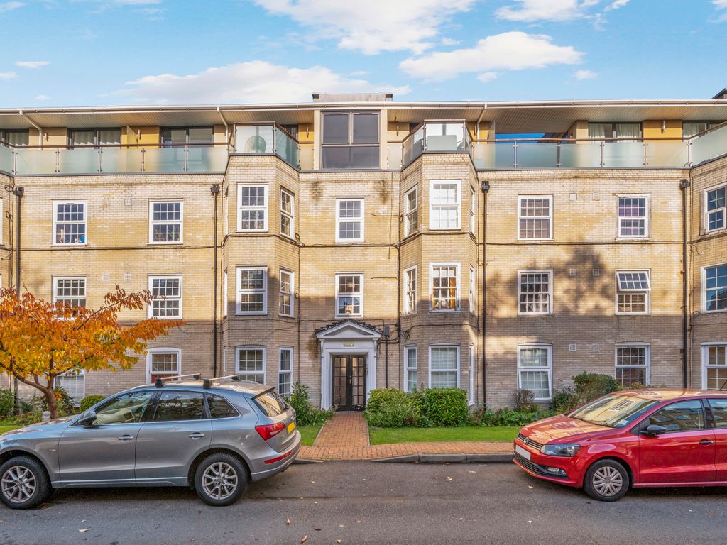 2 bed flat for sale in West Barnes Lane, Raynes Park Borders KT3, £370,000