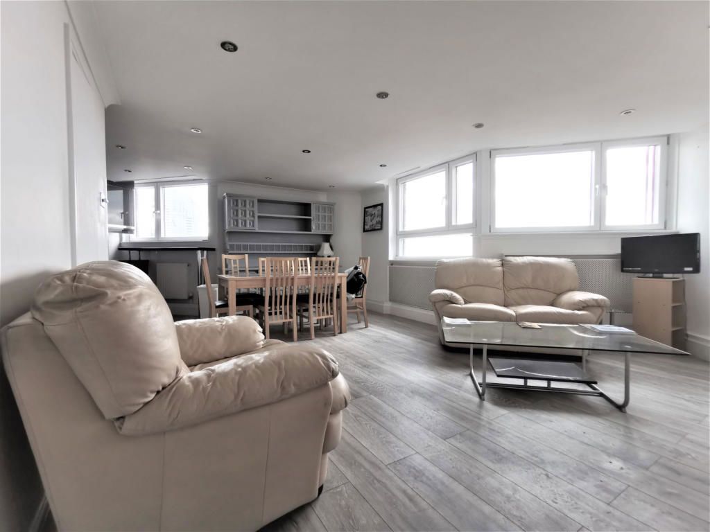 2 bed flat for sale in World's End Estate, London SW10, £450,000