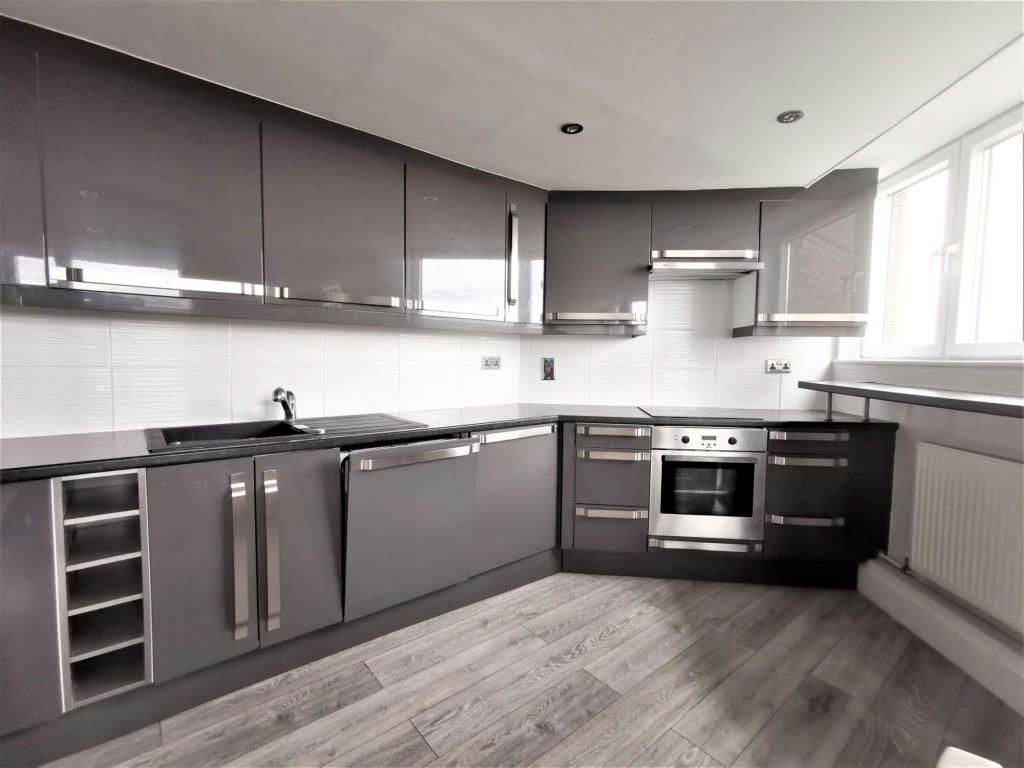 2 bed flat for sale in World's End Estate, London SW10, £450,000