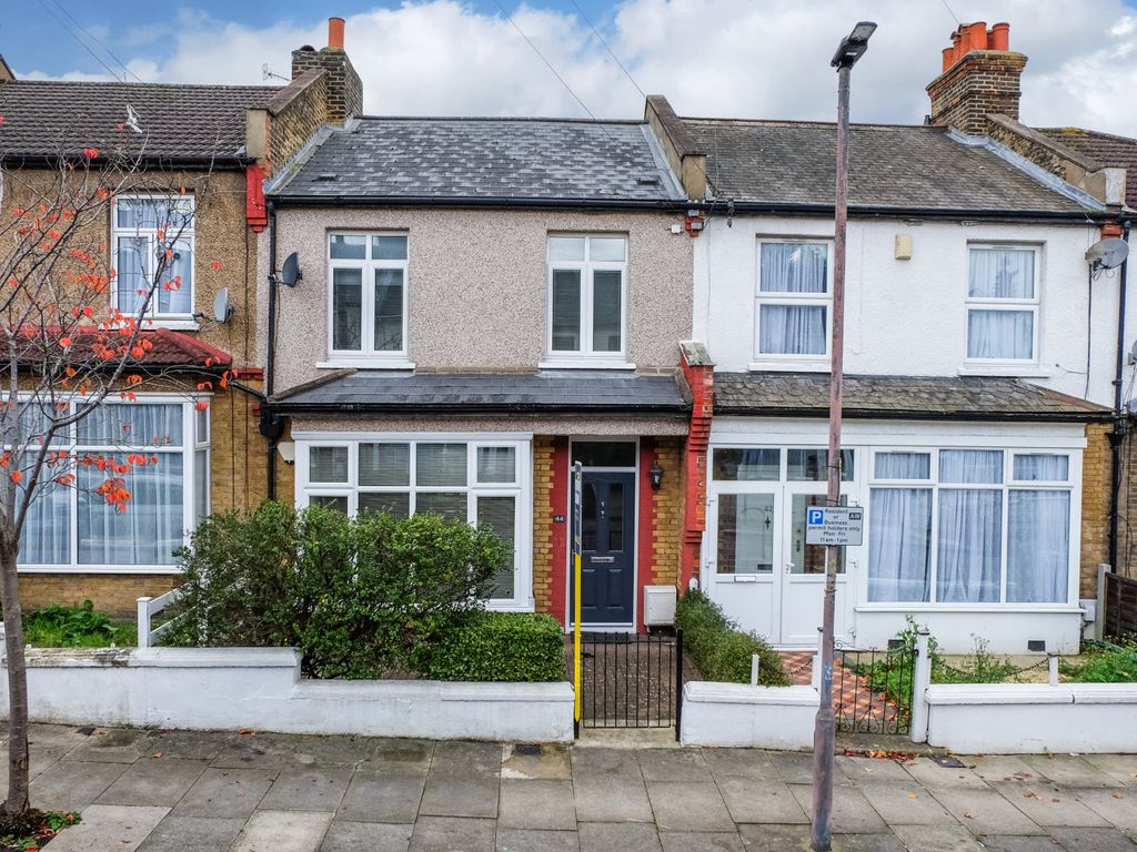 3 bed terraced house for sale in Congress Road, London SE2, £500,000