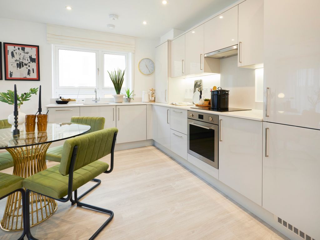 New home, 2 bed flat for sale in Furze Platt Road, Maidenhead SL6, £345,000