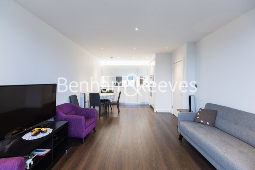 1 bed flat to rent in Kew Bridge Road, Brentford TW8, £1,950 pcm