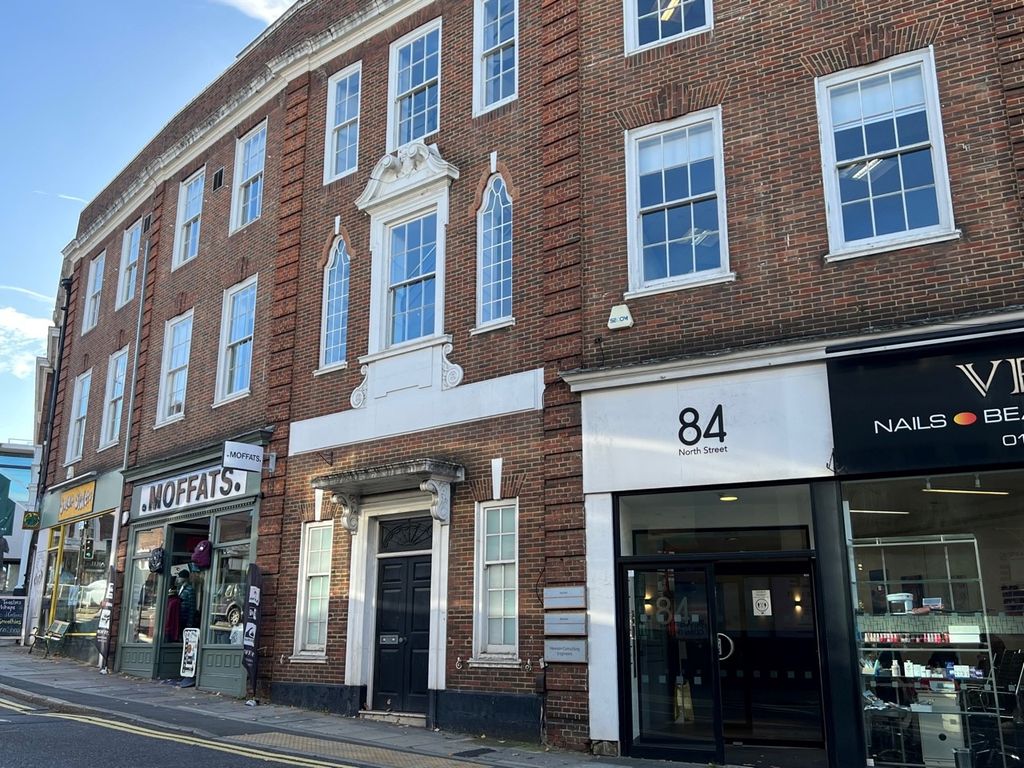 Office to let in North Street, Guildford GU1, £38,750 pa
