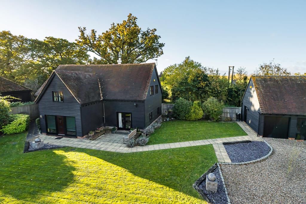 4 bed barn conversion for sale in Turners Meadow, Aston Clinton HP22, £900,000