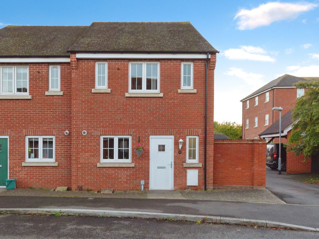 3 bed end terrace house for sale in Clivedon Way, Aylesbury HP19, £375,000