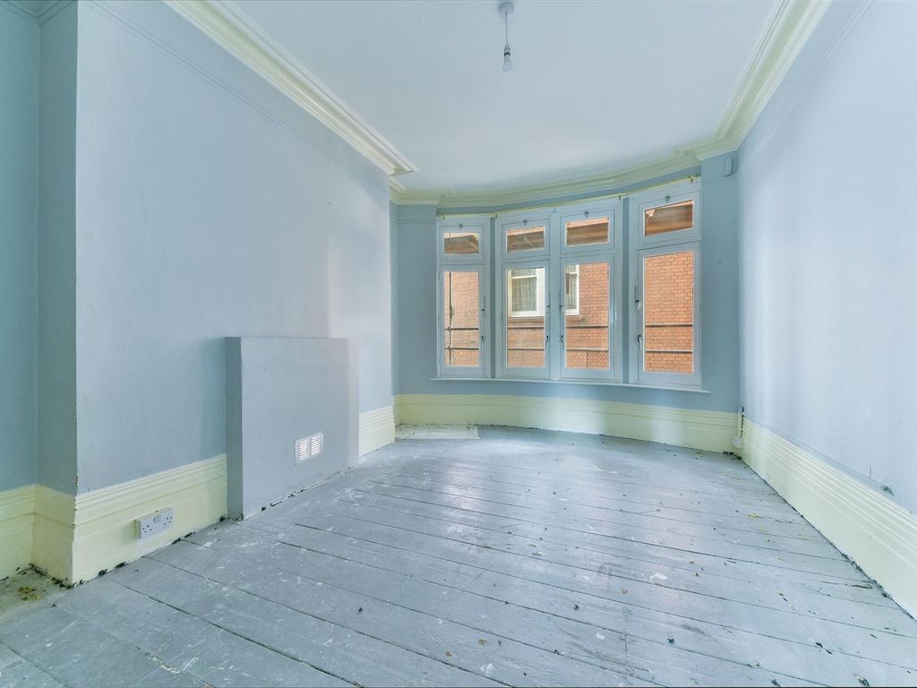 2 bed flat for sale in Gray