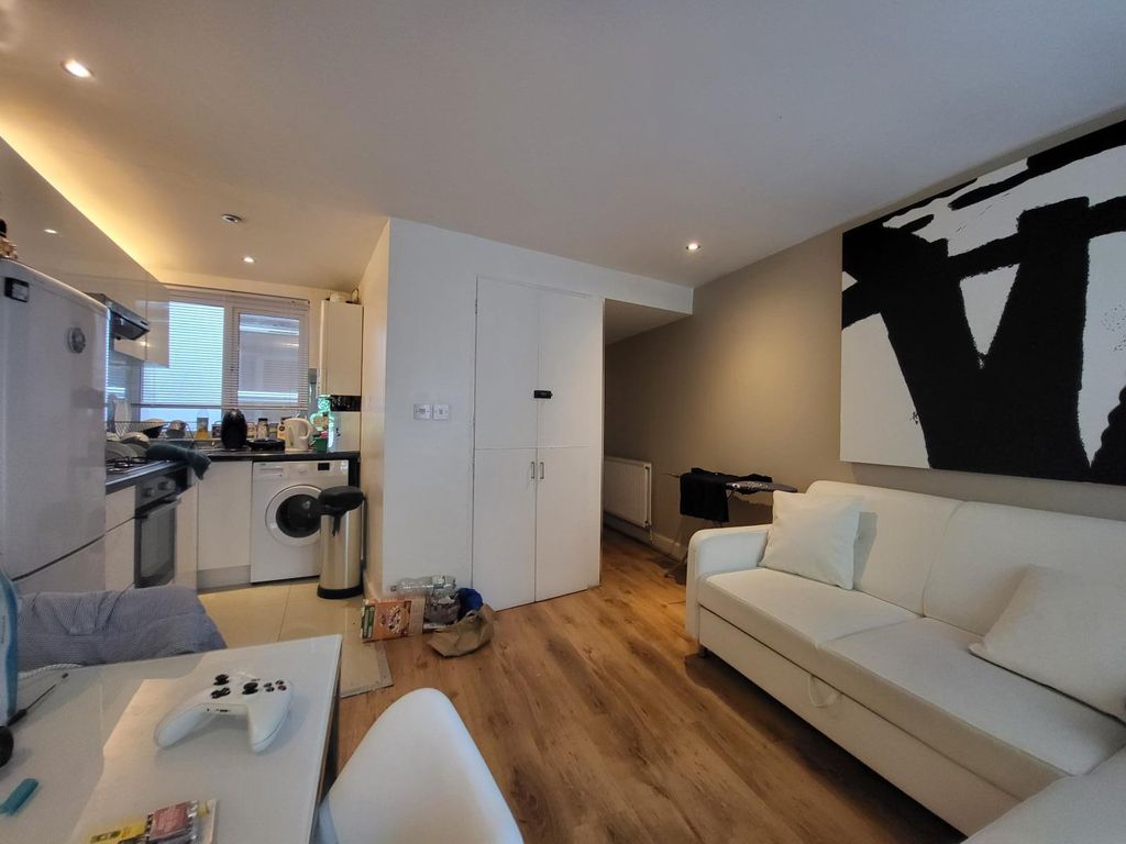1 bed flat to rent in Hetley Road, London W12, £1,950 pcm